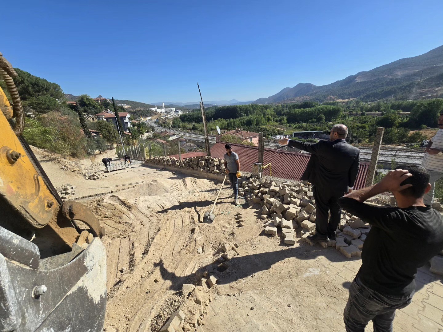 Bayırk&ouml;y&rsquo;de yol konforu i&ccedil;in parke &ccedil;alışmaları
