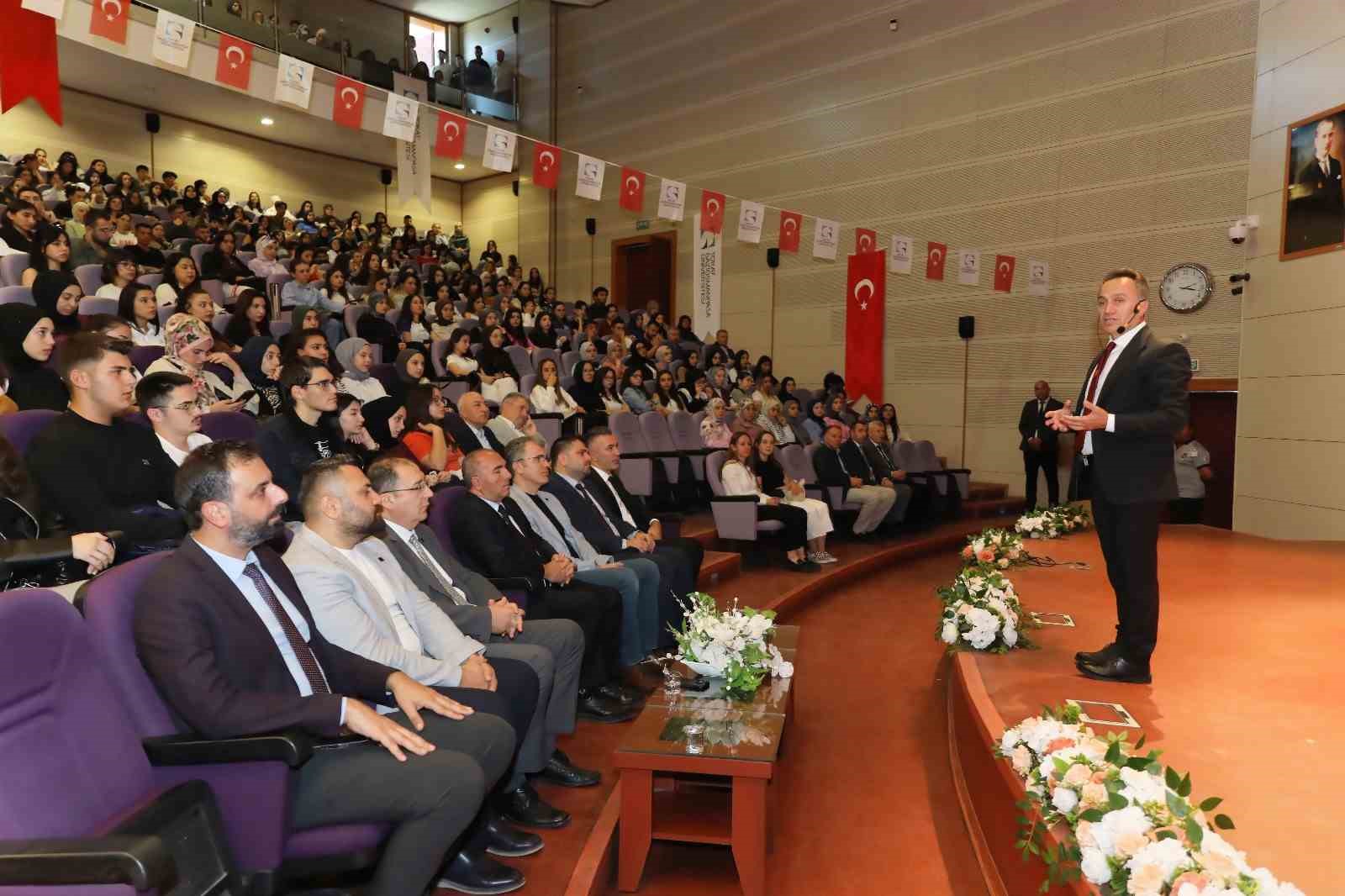 TOGÜ’de oryantasyon programında öğrencilere yol haritası