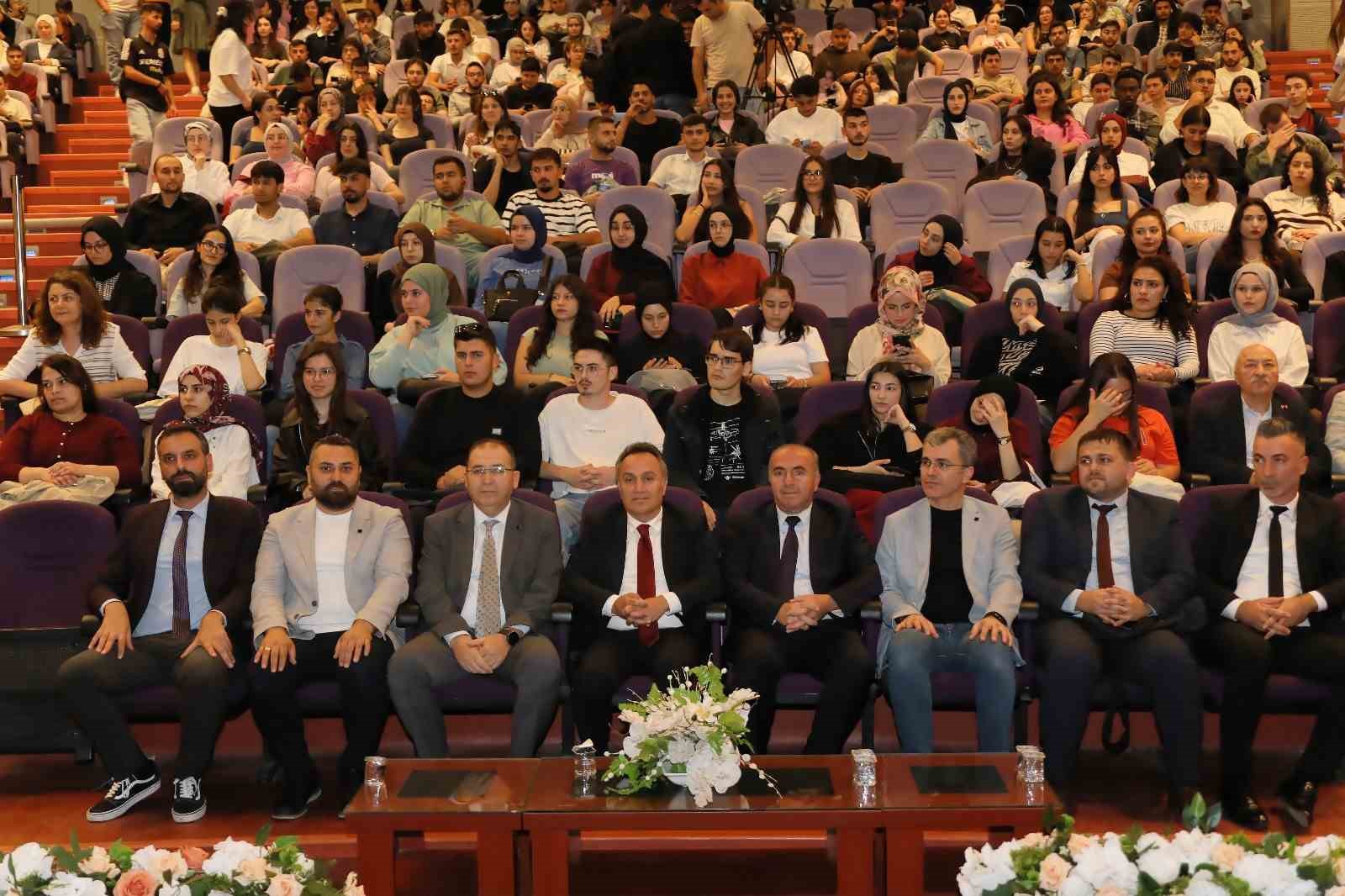 TOGÜ’de oryantasyon programında öğrencilere yol haritası