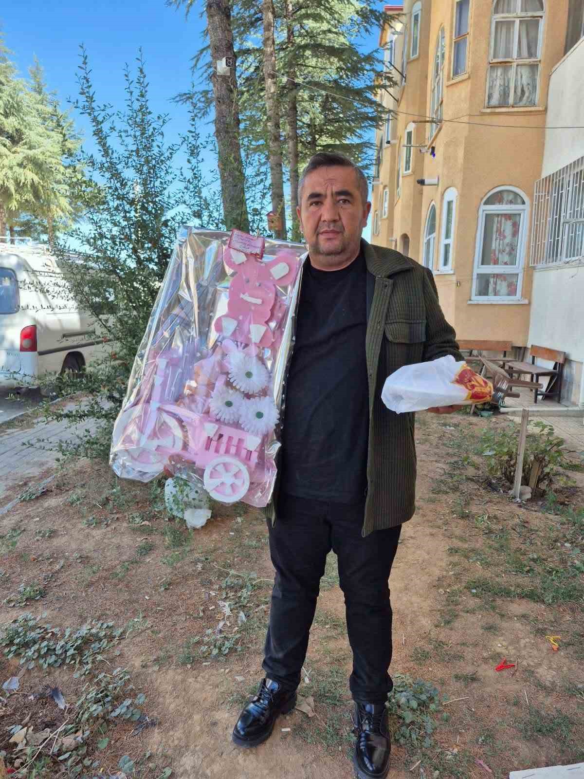 Mahalle muhtarından örnek davranış