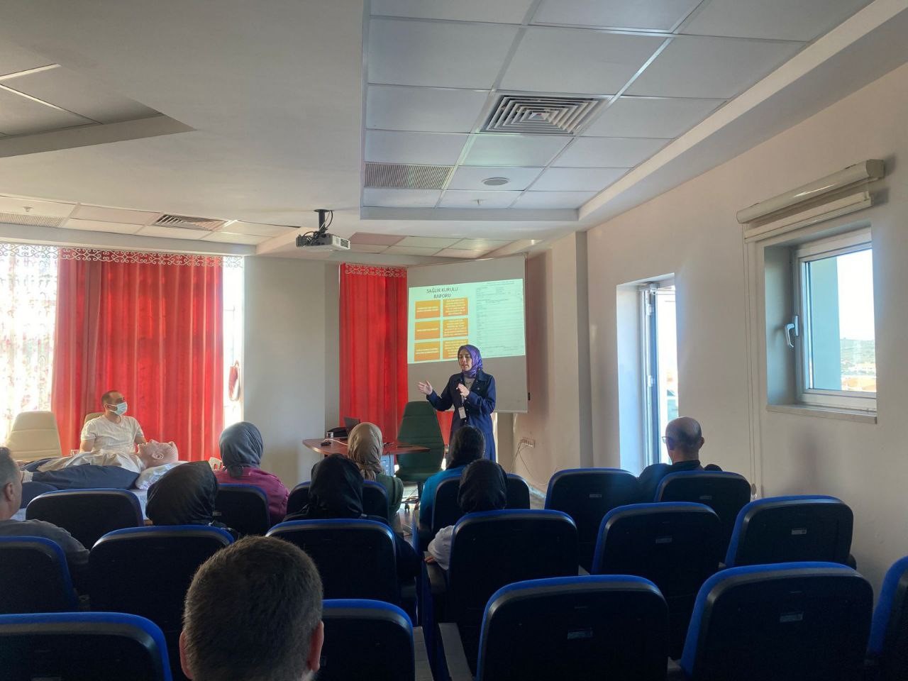 Karasu&rsquo;da hasta yakınlarına "palyatif bakım" s&uuml;reci anlatıldı
