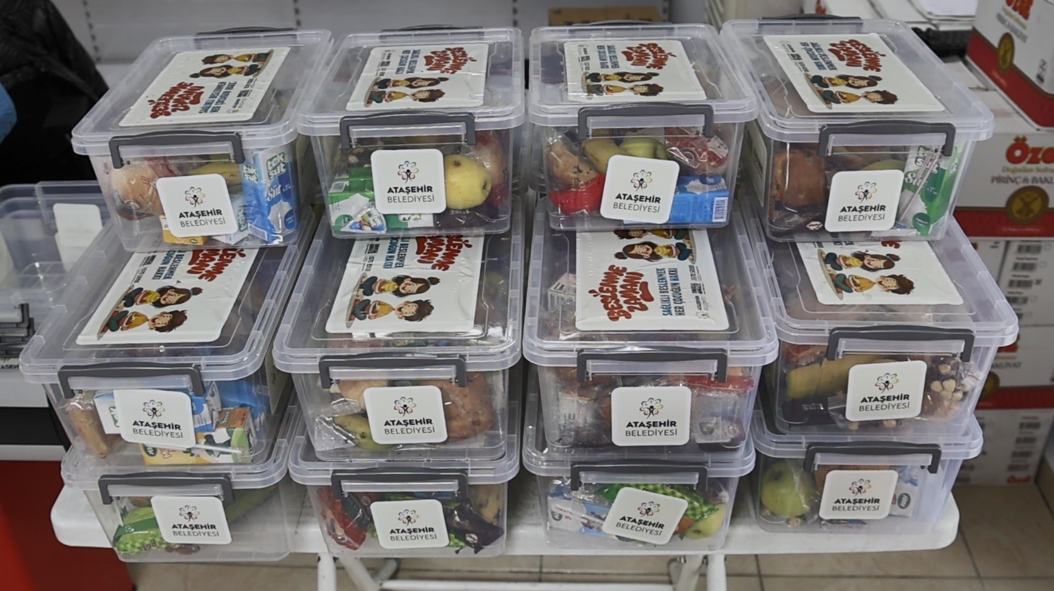 Ataşehir Belediyesi’nden öğrencilere yönelik kırtasiye ve beslenme desteği