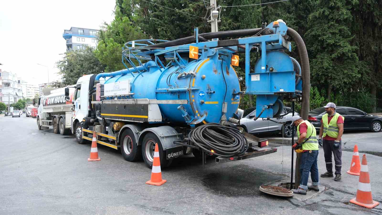 Alanya’da yağmur suyu hatları robot kamera ve kombine araçlarla temizleniyor