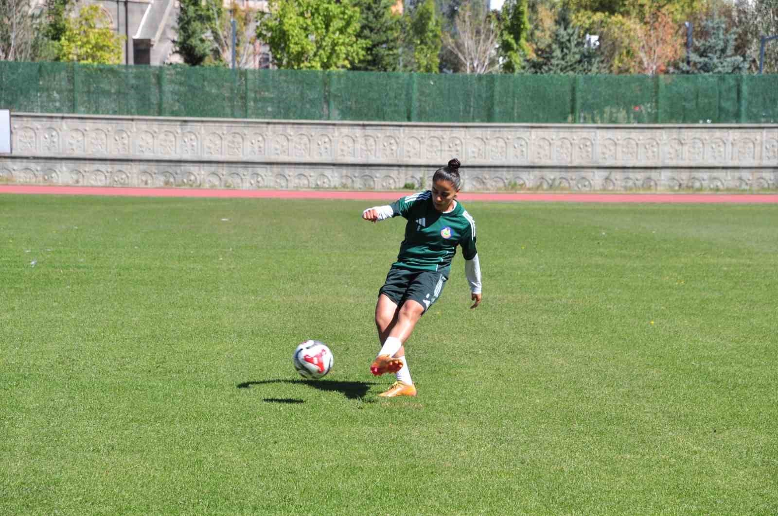 Yüksekova Spor, Trabzonspor maçına Kars’ta hazırlanıyor
