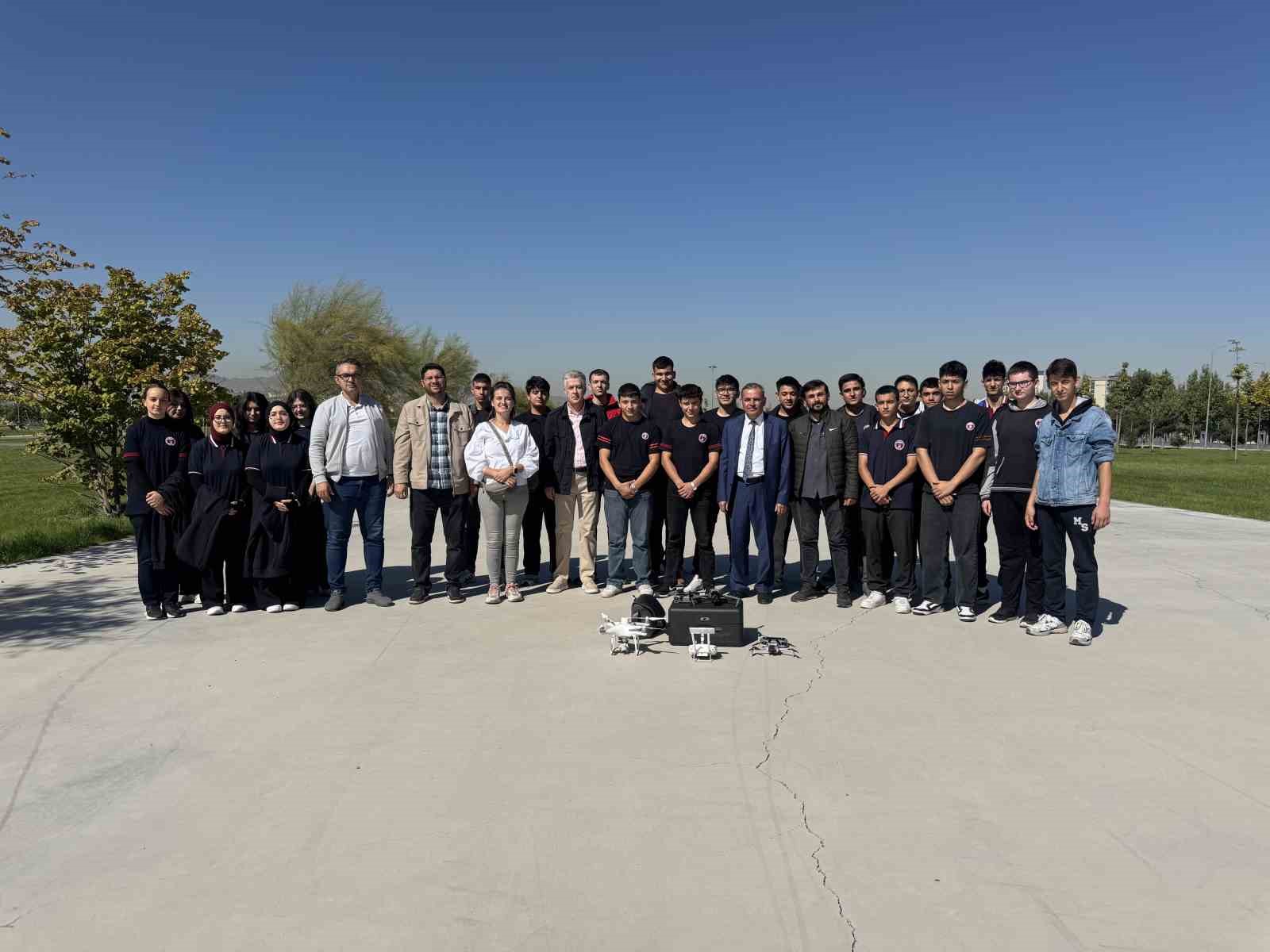 Büyükşehirden harita tapu kadastro alanı öğrencilerine drone teknolojileri ve CBS eğitimi