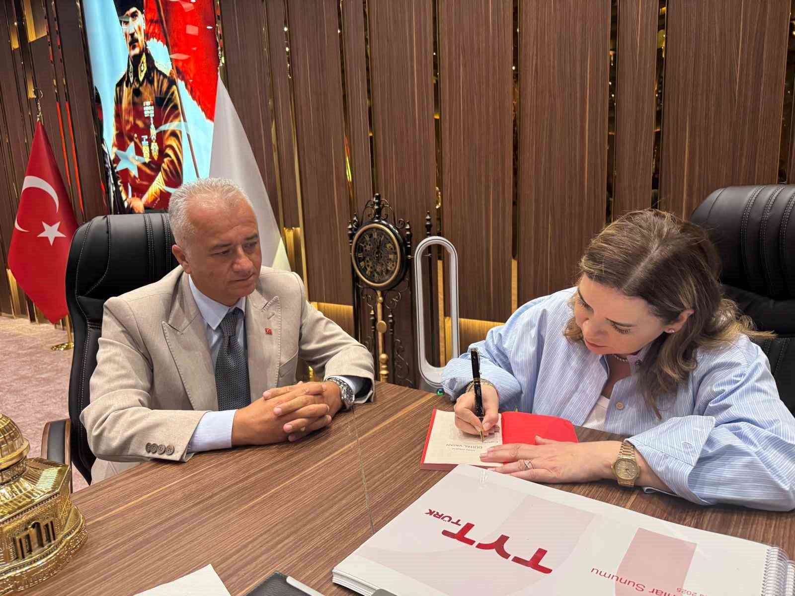 Malatya İş İnsanları Platformu’ndan Arzu Erdem’e ziyaret