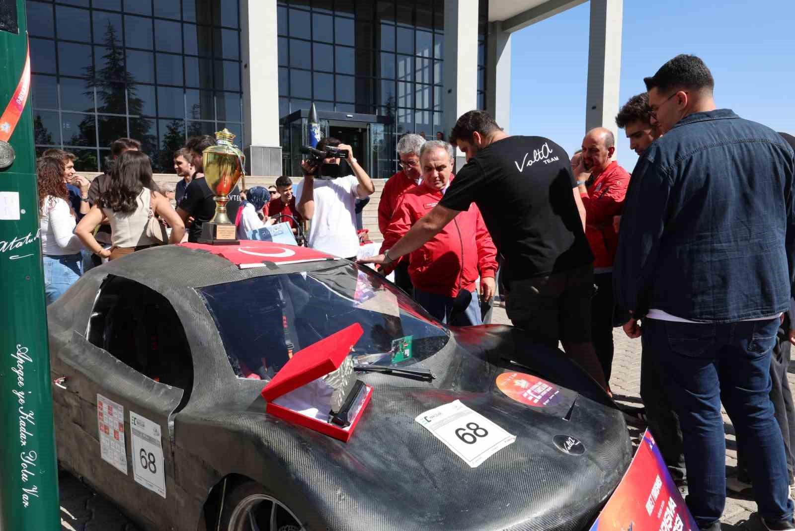 ERÜ’den TEKNOFEST 2025’e damga: 12 ödül, 27 finalist takım