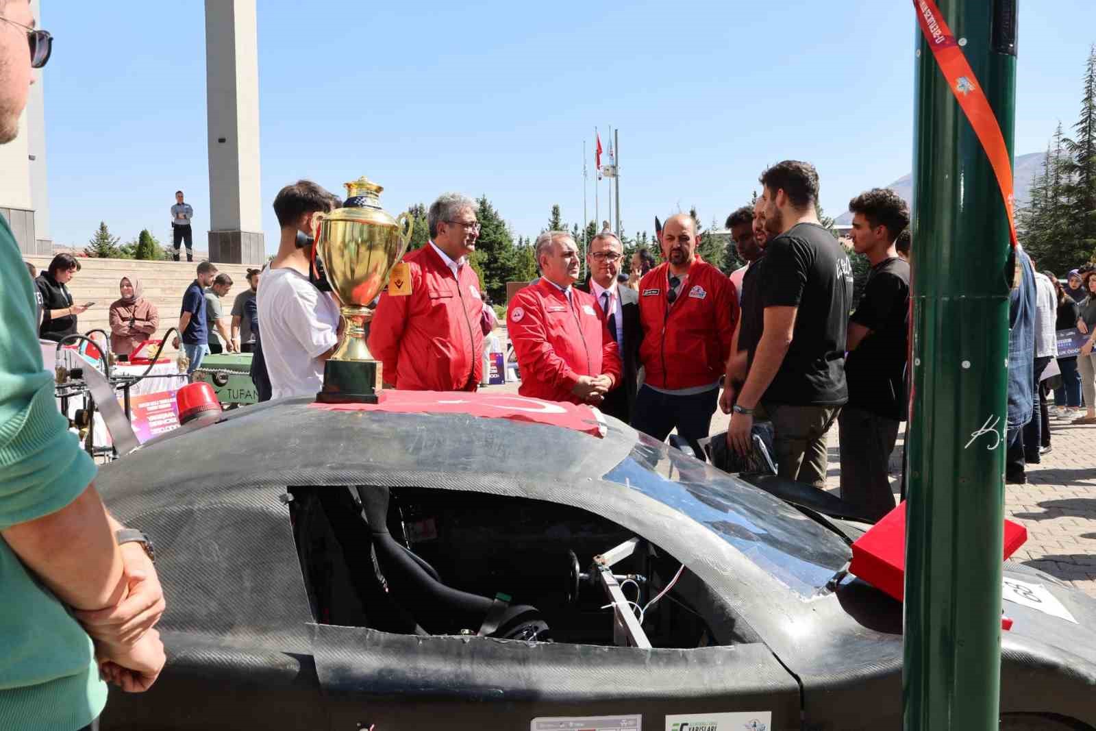 ERÜ’den TEKNOFEST 2025’e damga: 12 ödül, 27 finalist takım