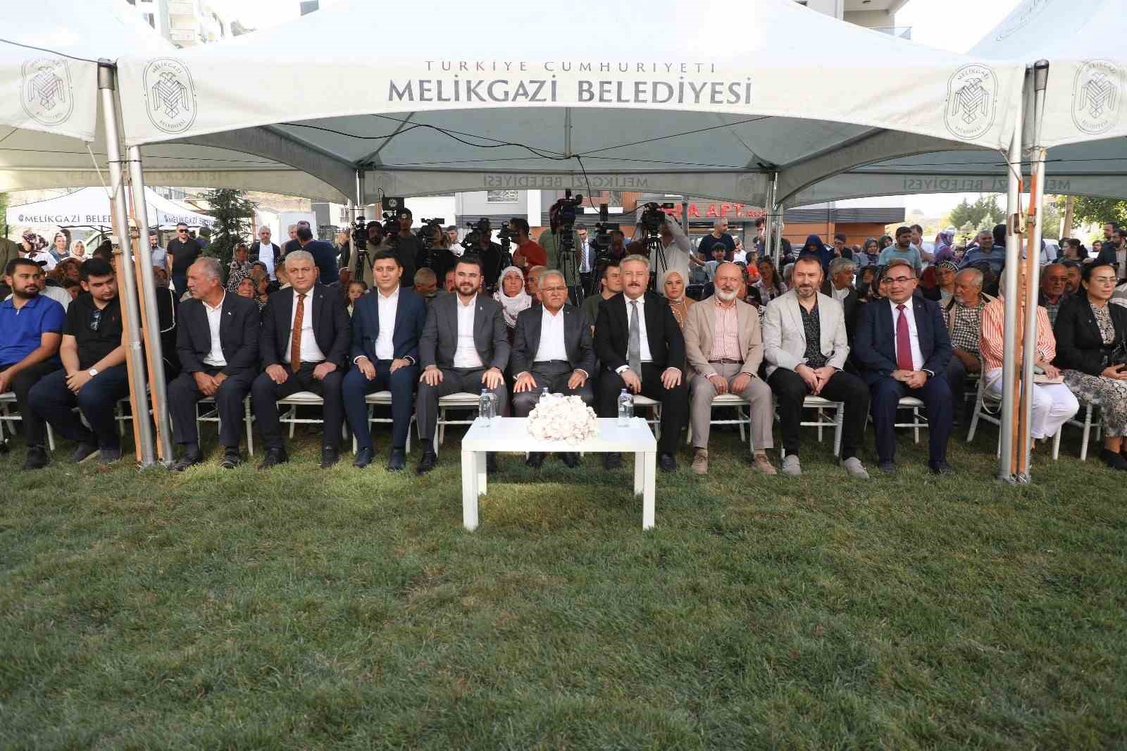 Melikgazi Belediyesi Battalgazi&rsquo;de 300 daire teslimi ve kura t&ouml;reni ger&ccedil;ekleştirdi
