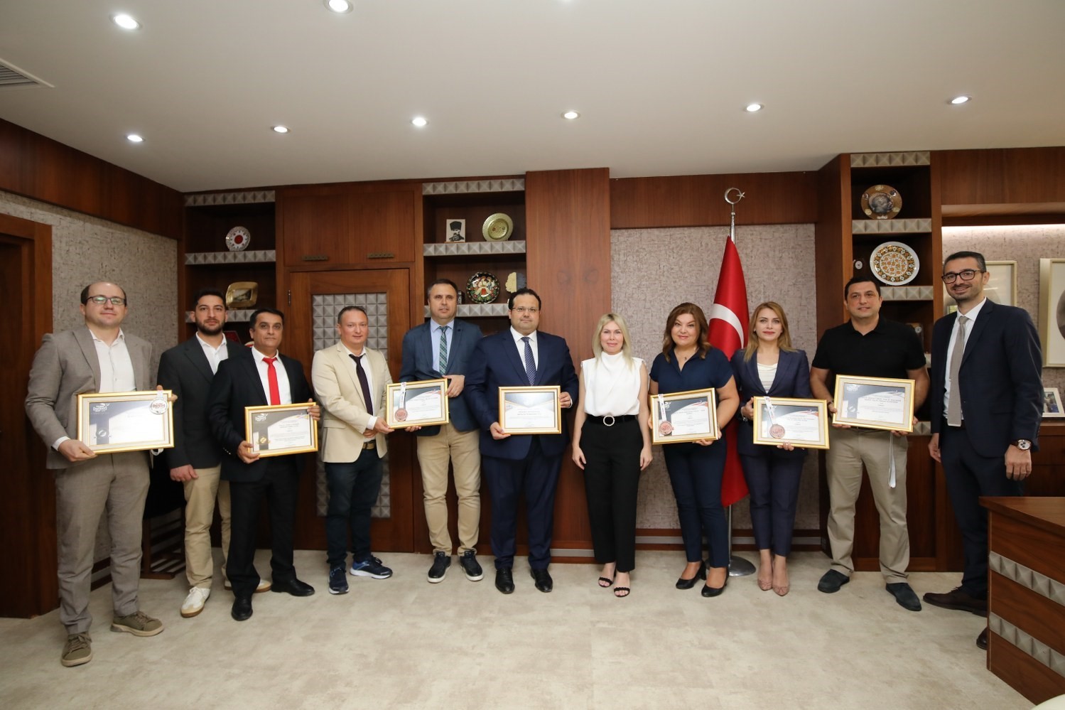 Rektör Özkan, buluşlarıyla ödül alan öğretim üyelerini tebrik etti