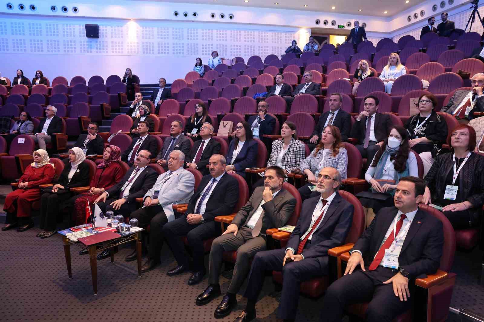 Tek sağlık &ccedil;alıştayı Atat&uuml;rk &Uuml;niversitesinde başladı
