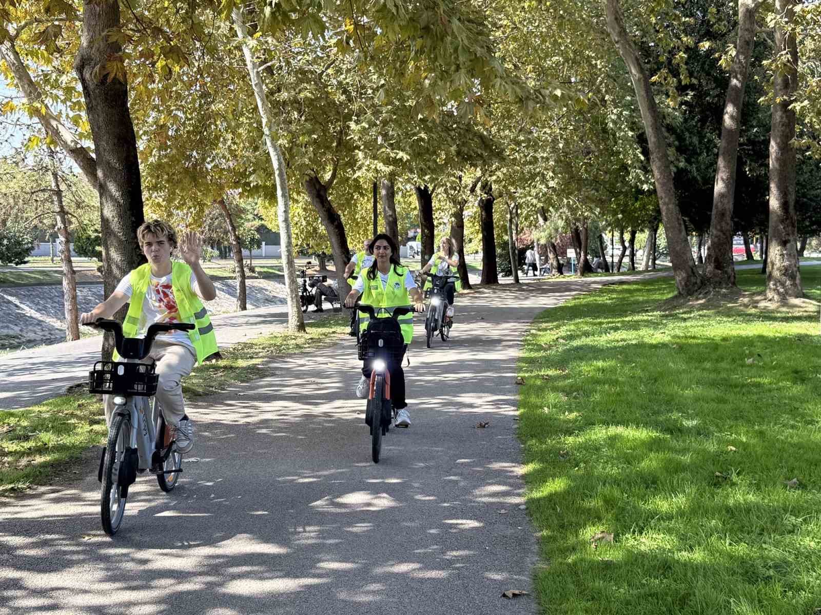 Sakarya&rsquo;da T&uuml;rk ve Alman &ouml;ğrenciler "yeşil gelecek" i&ccedil;in pedal &ccedil;evirdi
