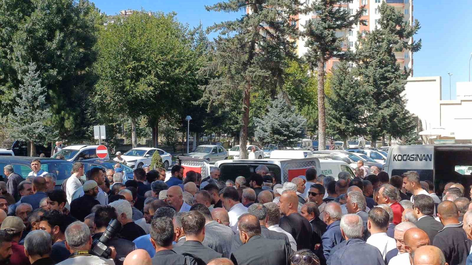 Eski belediye başkanı Hüsamettin Çetinbulut son yolculuğuna uğurlandı