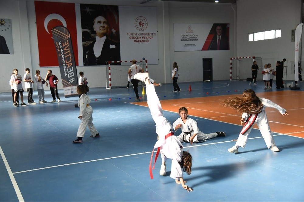 Pursaklar&rsquo;ın spor salonlarında yarınların şampiyonları yetişiyor