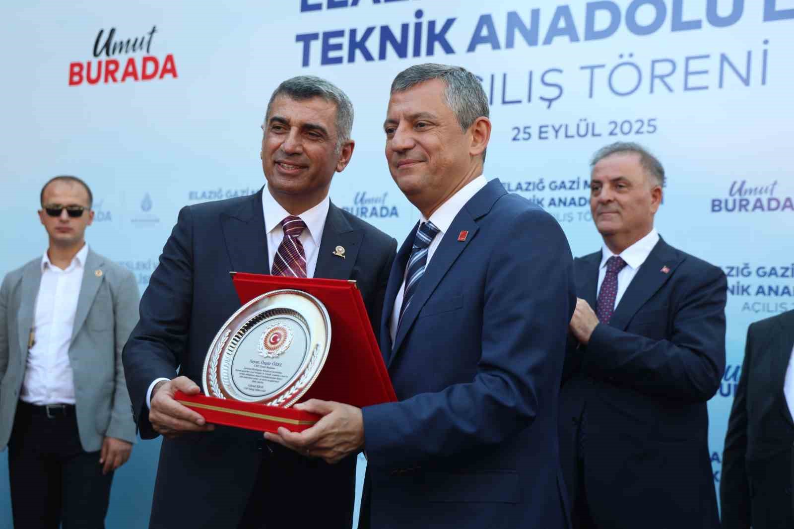 CHP Genel Başkanı Özel, Elazığ&rsquo;da okul açılışına katıldı