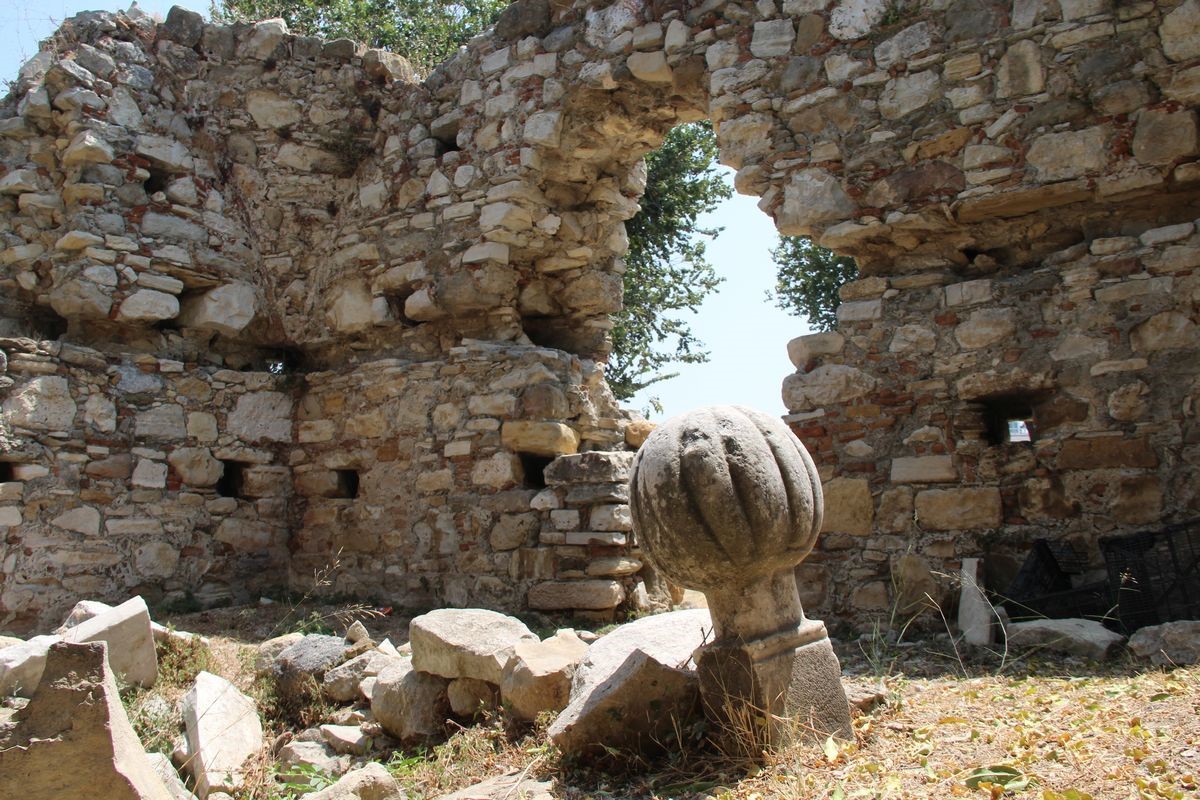 Kuşadası&rsquo;nın tarihi izlerini taşıyan &Ccedil;&ouml;mlek&ccedil;i K&ouml;y&uuml;&rsquo;ne dikkat &ccedil;ekildi
