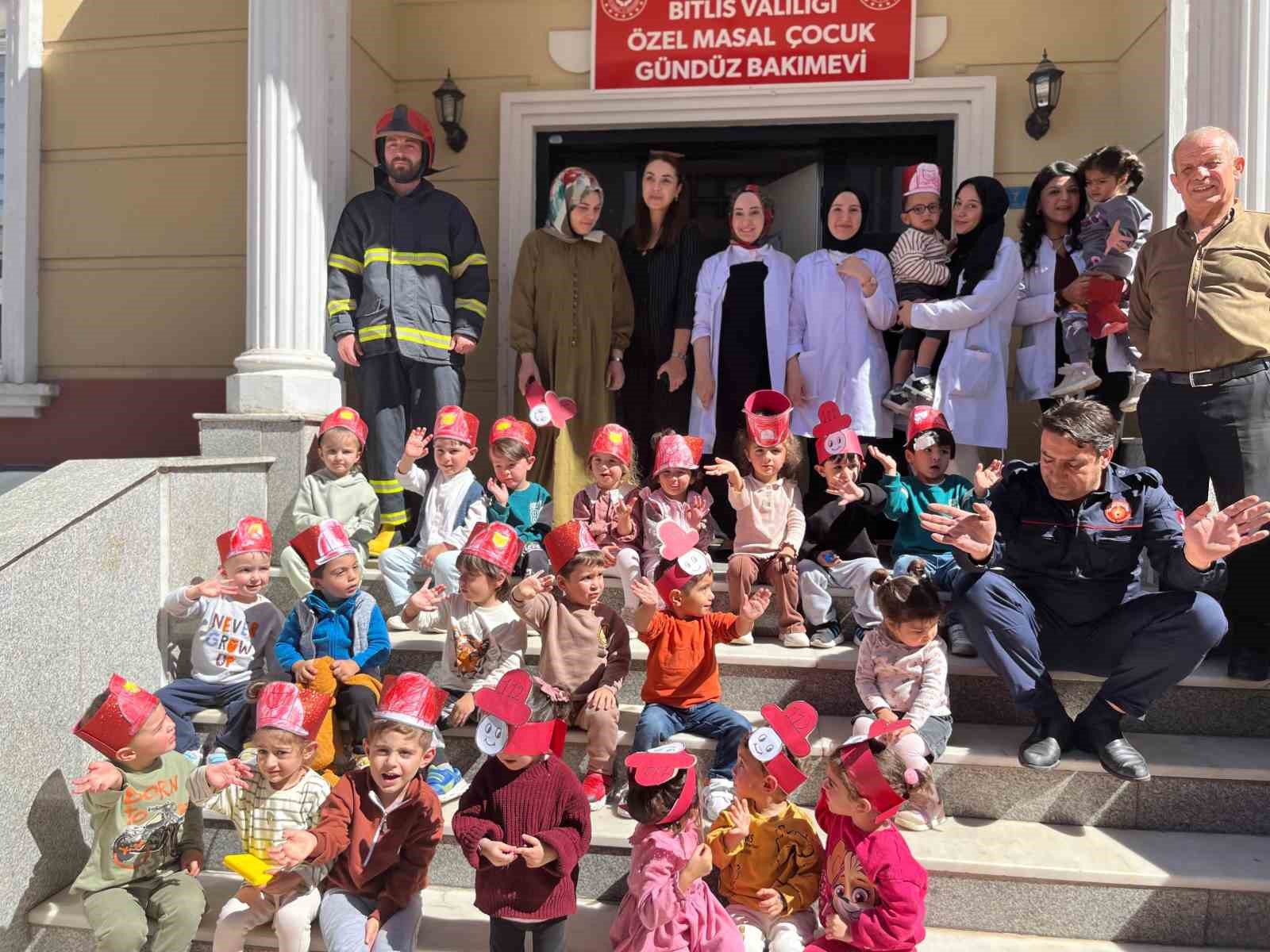 Tatvan&rsquo;da &ccedil;ocuk g&uuml;nd&uuml;z bakımevinde yangın tatbikatı
