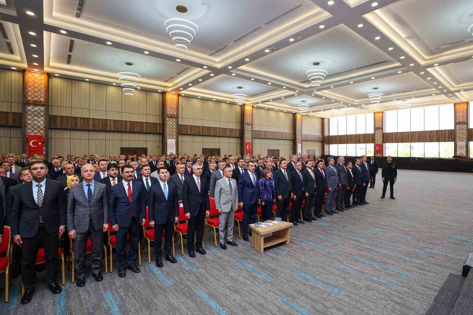 Bakan Tekin: "Ter&ouml;r &ouml;rg&uuml;t&uuml;n&uuml;n eğitimi faaliyetleriyle devleti ele ge&ccedil;irme &ccedil;abası a&ccedil;ık&ccedil;a aşikar"
