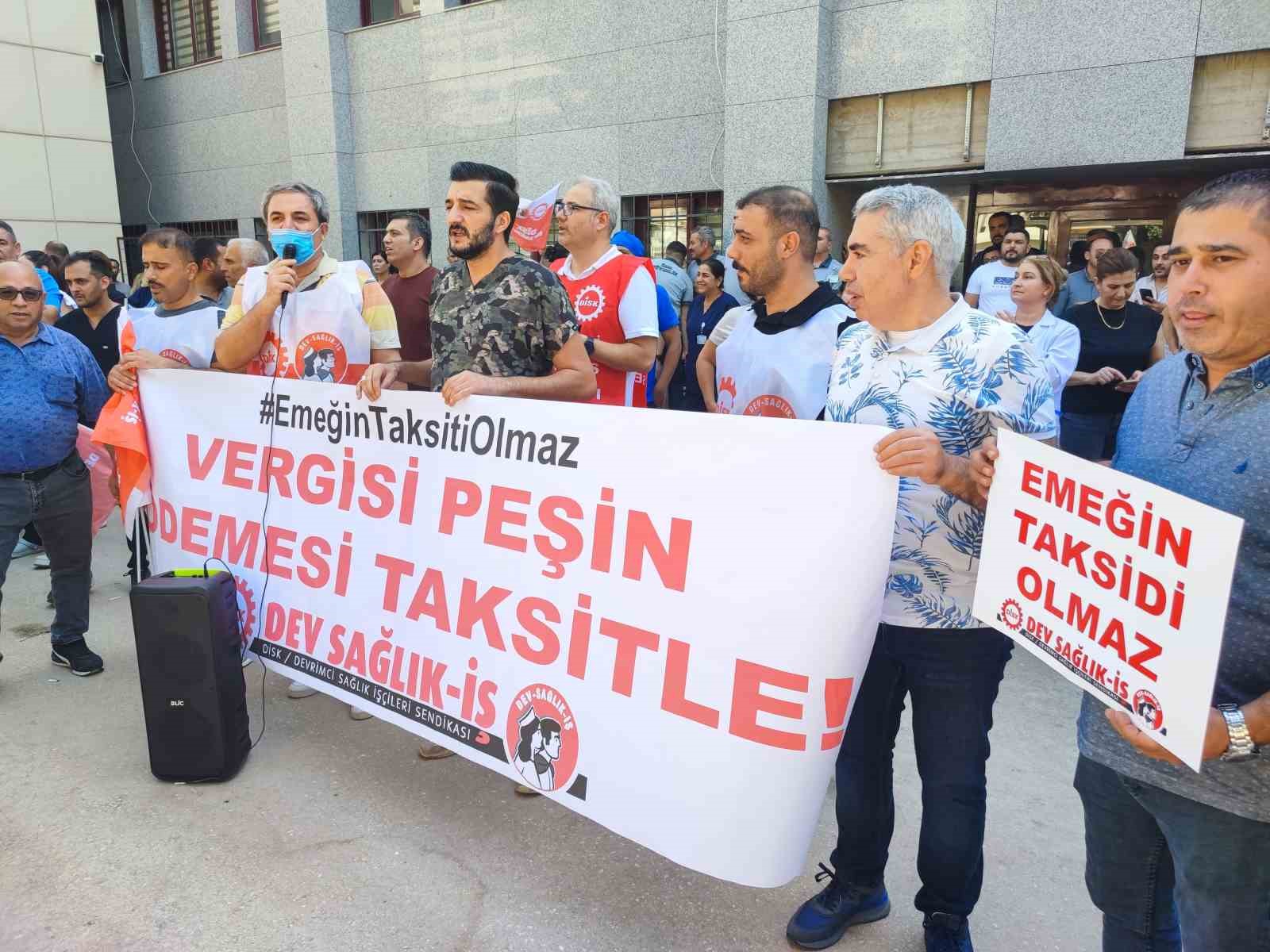&Ccedil;ukurova &Uuml;niversitesi Balcalı Hastanesi&rsquo;nde &ccedil;alışanlar eylem başlattı
