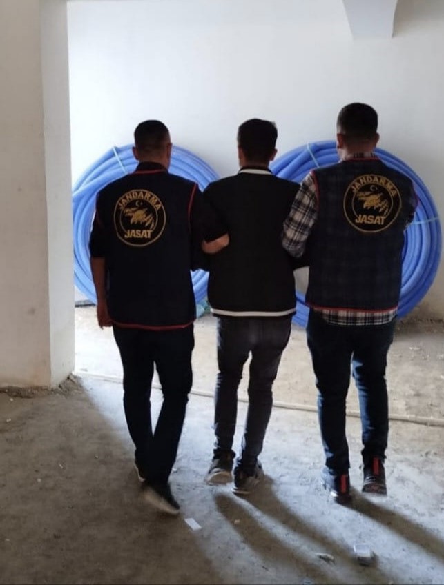 Muş&rsquo;ta 19 yıl ve 5 yıl hapis cezası bulunan 2 h&uuml;k&uuml;ml&uuml; JASAT ekiplerince yakalandı
