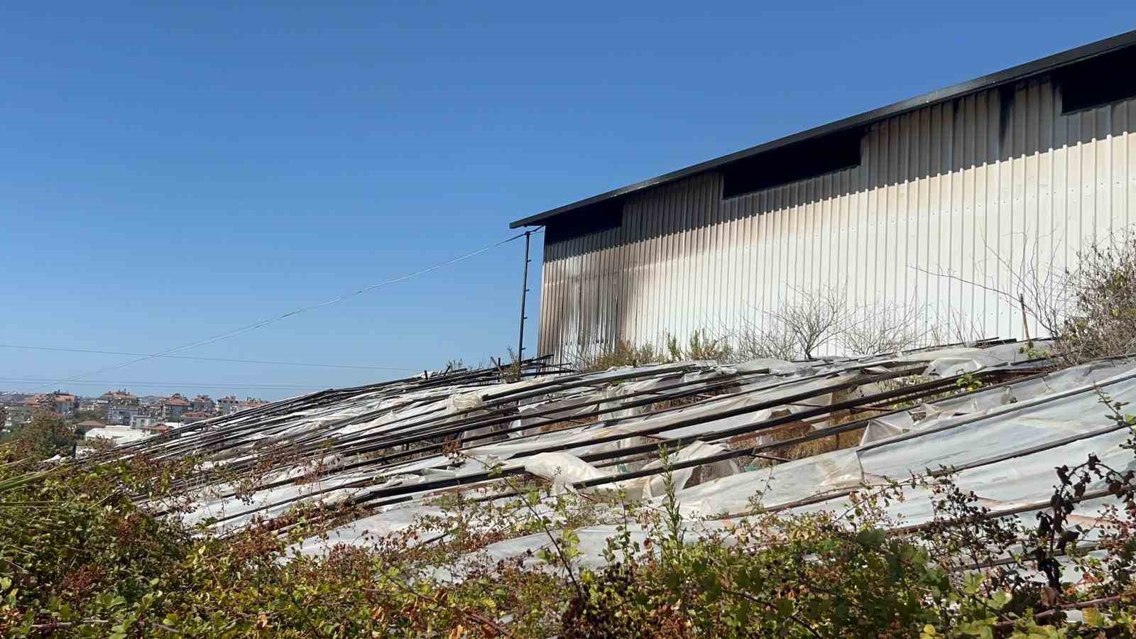 Alanya&rsquo;da serada &ccedil;ıkan yangın depoya sı&ccedil;radı
