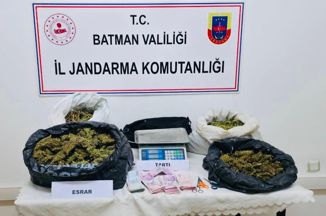 Batman’da 6 kilo 300 gram esrar ele geçirildi