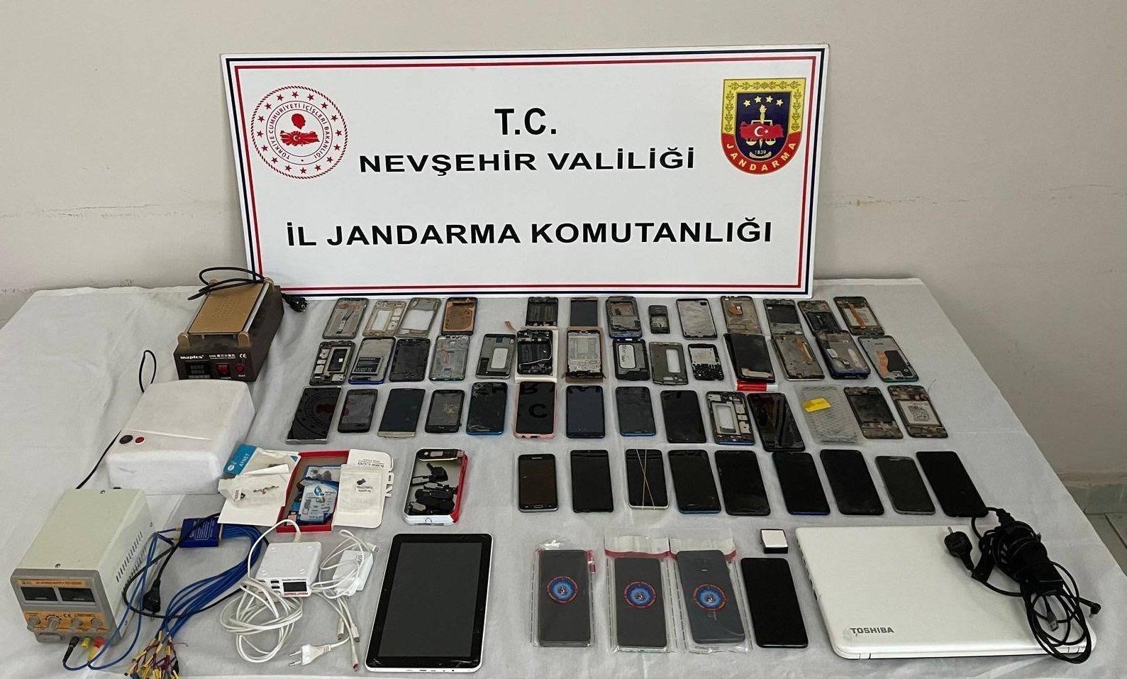 Nevşehir’de kaçak telefon operasyonu: 2 gözaltı