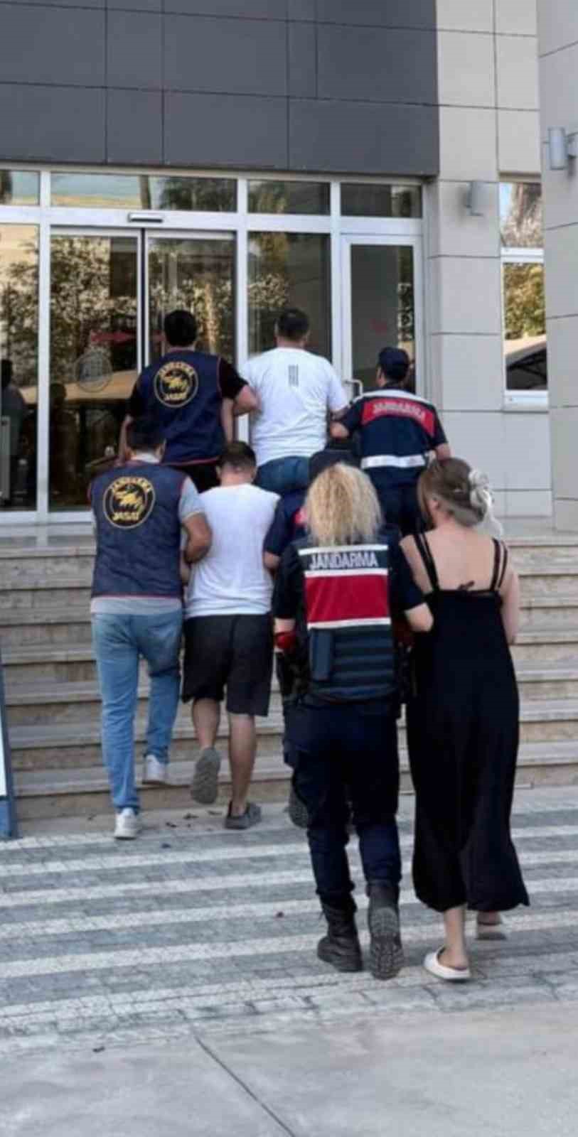 Gazipaşa’da jandarmadan kaçan 3 şüpheli yakalandı