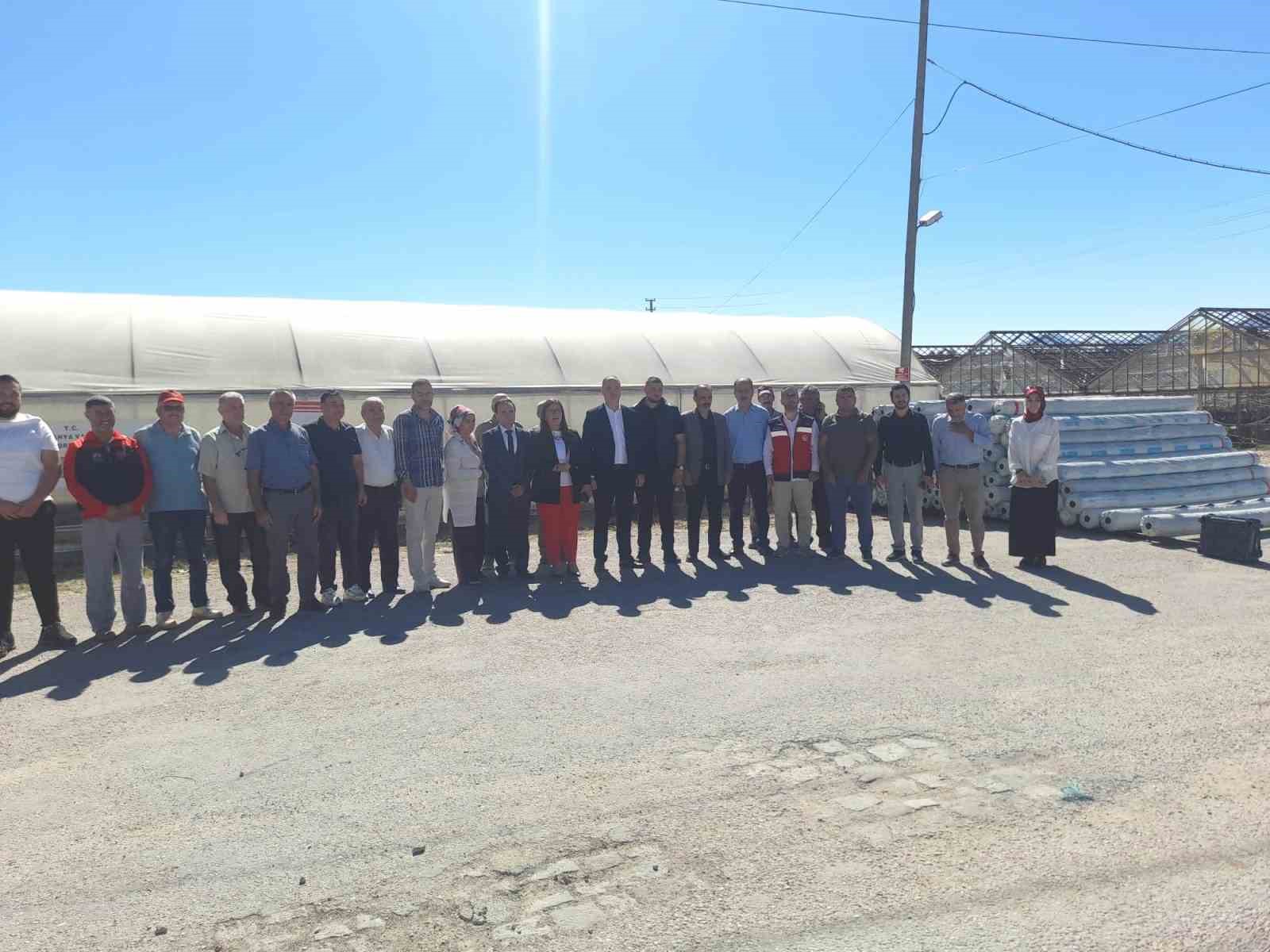 Simav&rsquo;da 34 sera sahibine y&uuml;zde 50 hibeli 23 ton sera naylonu dağıtıldı
