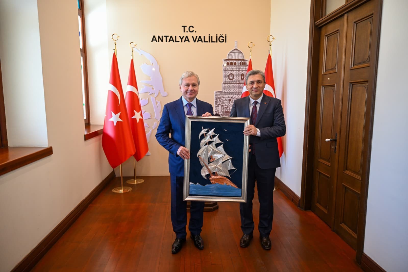 Moskova H&uuml;k&uuml;met Bakanı &Ccedil;eremin: "Moskova ile Antalya arasındaki işbirliğinin artarak devam etmesini arzuluyoruz"
