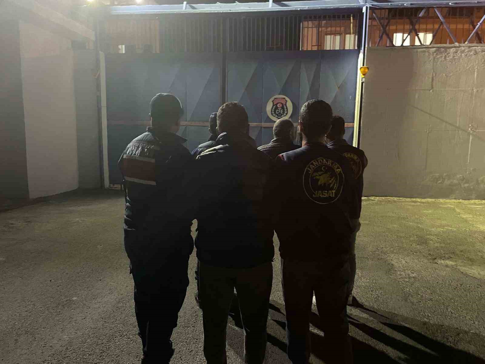 Uyuşturucudan aranan şahsın üzerinden yine uyuşturucu çıktı