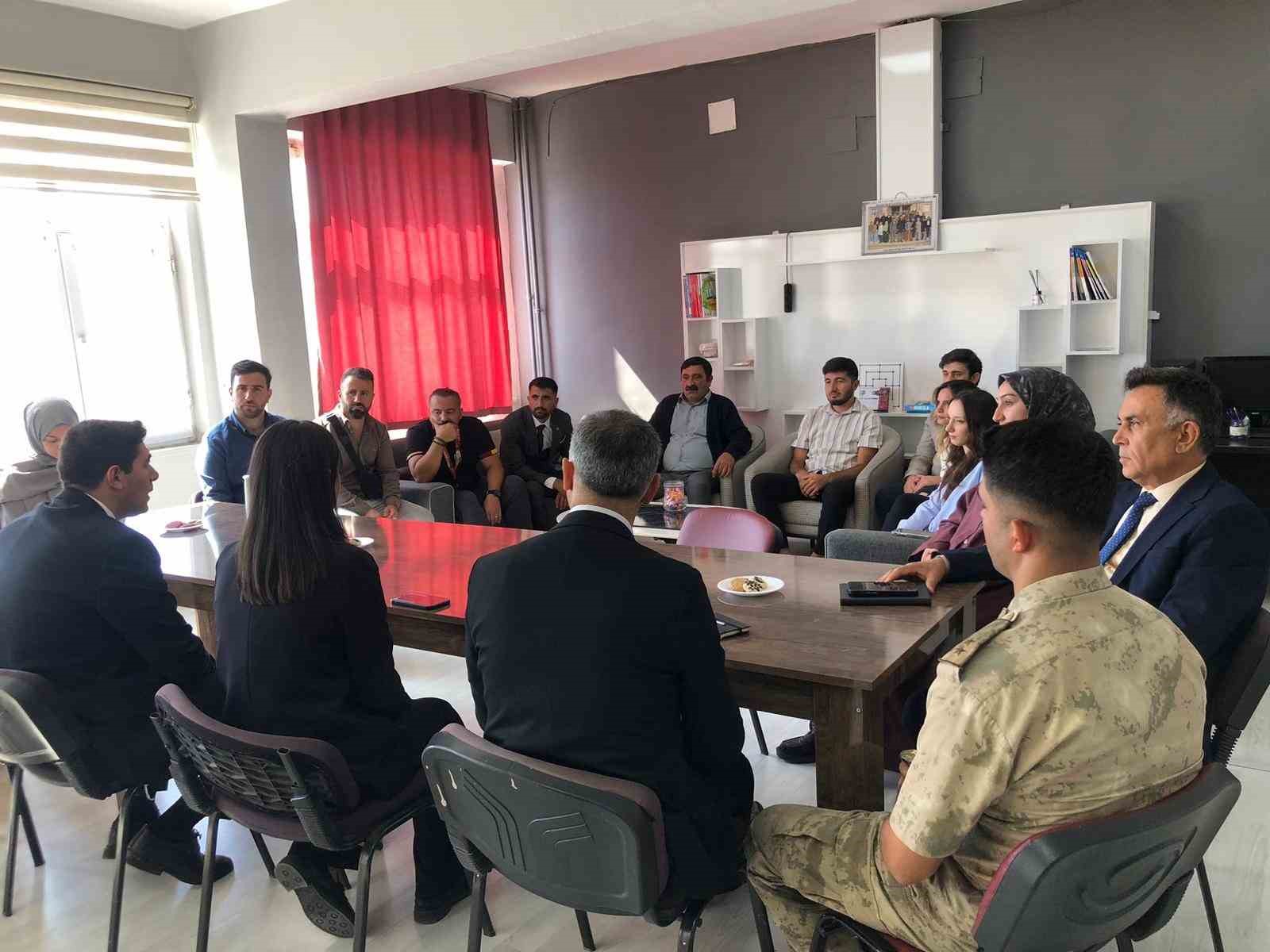 Kaymakam Erdoğan&rsquo;dan Bulakbaşı Ortaokulu&rsquo;na ziyaret
