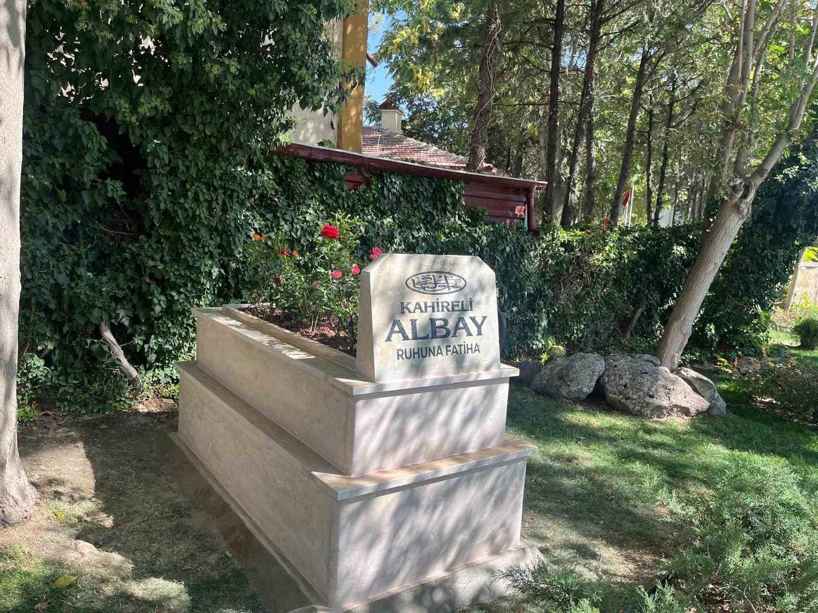 Yol ortasındaki mezar yeni yerine taşındı