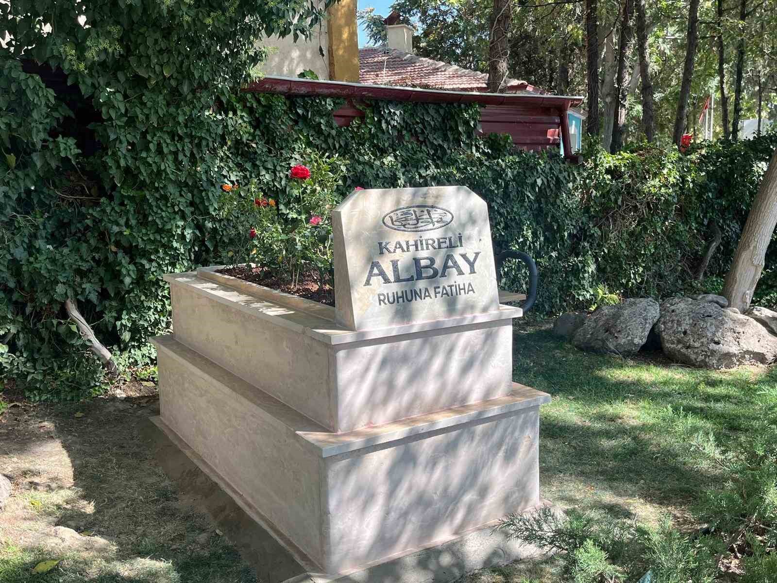 Yol ortasındaki mezar yeni yerine taşındı
