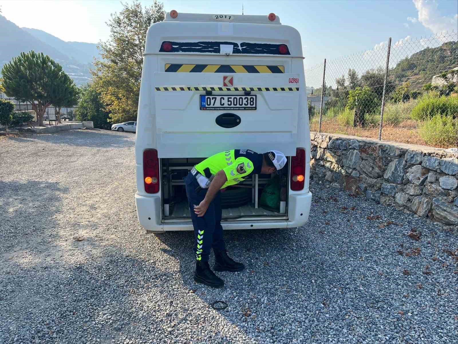 Gazipaşa’da jandarma ve polisten servislere sıkı denetim