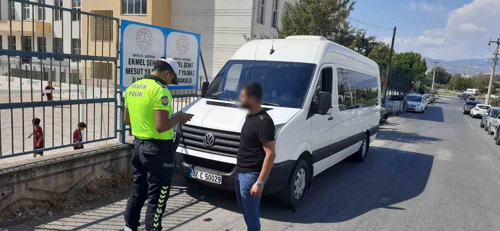 Gazipaşa&rsquo;da jandarma ve polisten servislere sıkı denetim
