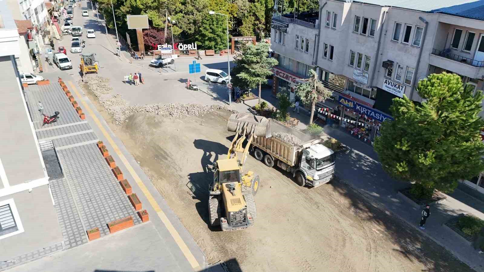 Vezirköprü’de yol yenileme çalışmaları başladı