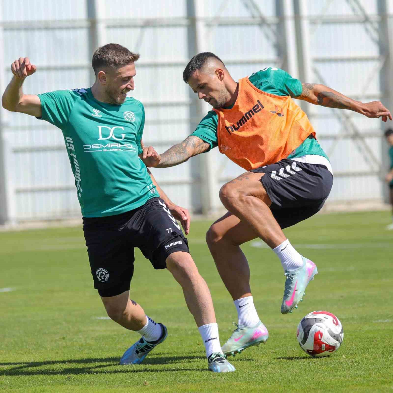 Konyaspor, RAMS Başakşehir ma&ccedil;ının hazırlıklarını s&uuml;rd&uuml;rd&uuml;
