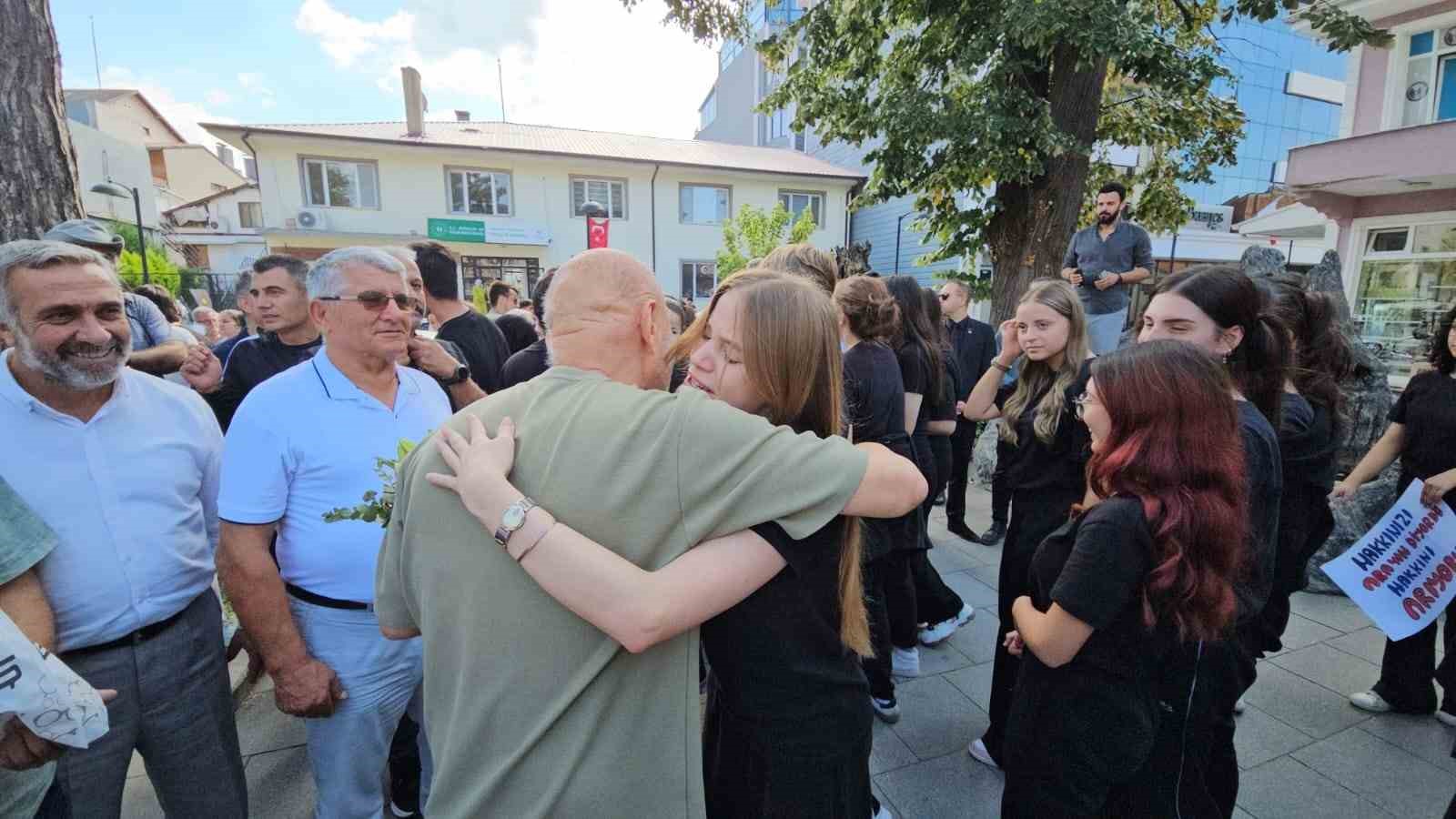 Sakarya&rsquo;da darbedilen &ouml;ğretmen i&ccedil;in destek a&ccedil;ıklaması yapıldı
