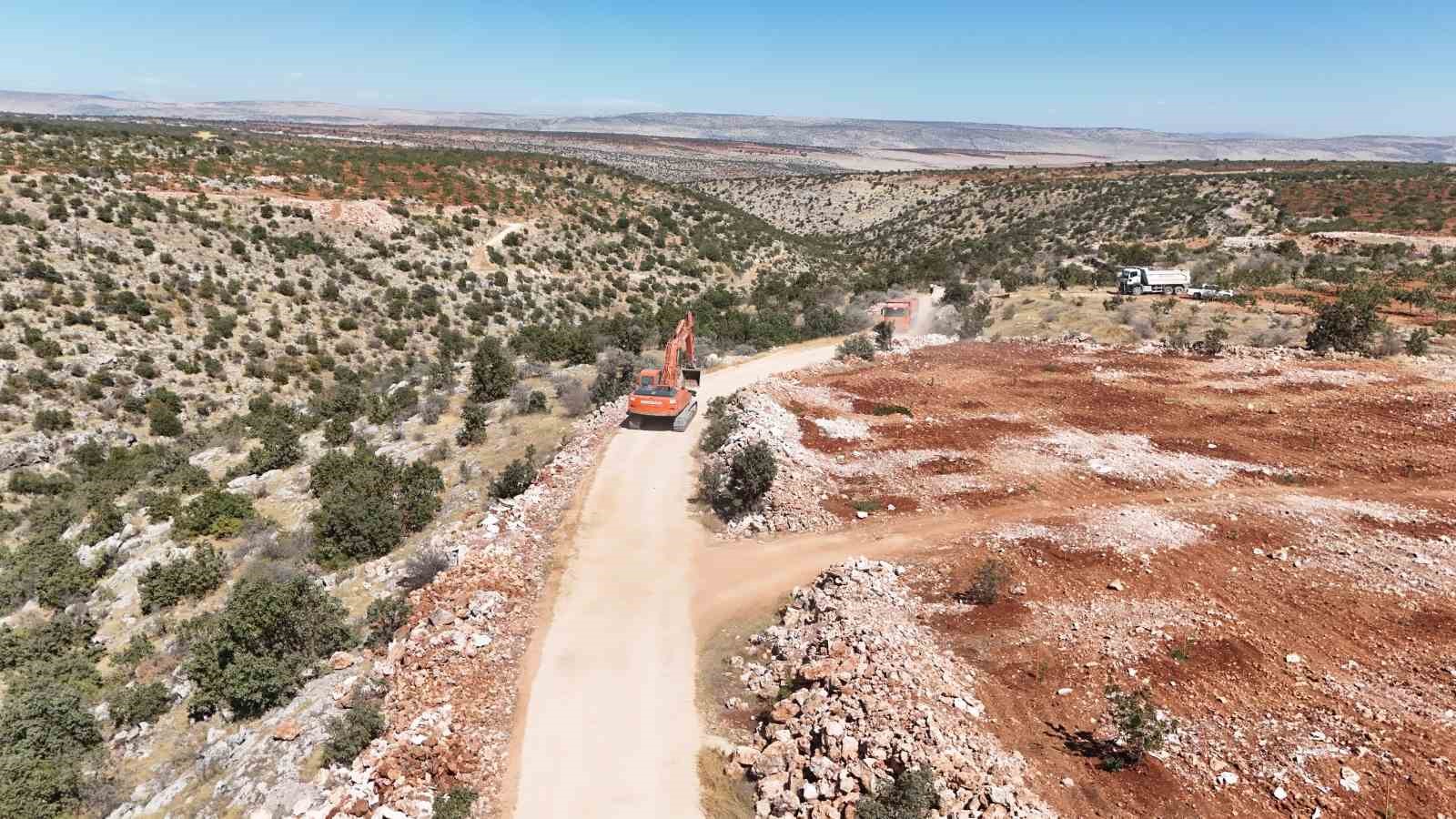 Şehitkamil&rsquo;den Kabasakız&rsquo;a yeni arazi yolları

