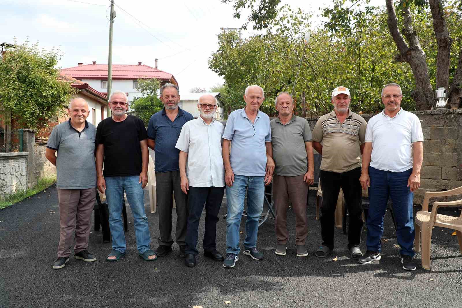 Akyazı&rsquo;da asfalt sevinci: "B&ouml;yle g&uuml;zel bir hizmet g&ouml;rmedik"
