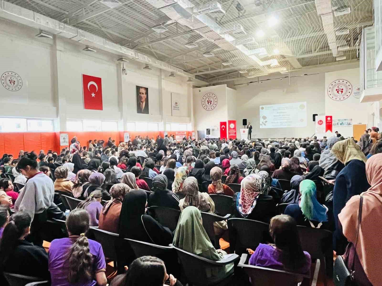 Hakkari’de "Hazreti Peygamber ve Aile Konferansı" düzenlendi