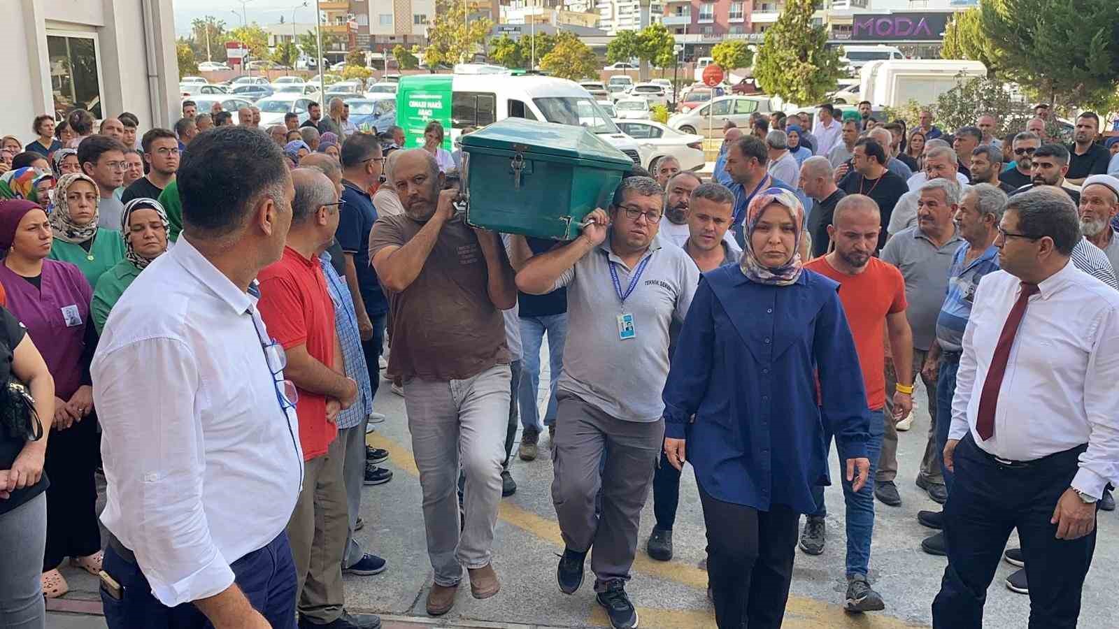 İkiz annesi hastane personeli hastalığa yenik düştü