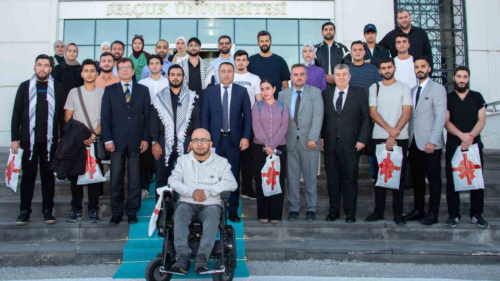 Sel&ccedil;uk &Uuml;niversitesi y&ouml;netimi Filistinli &ouml;ğrencilerle buluştu
