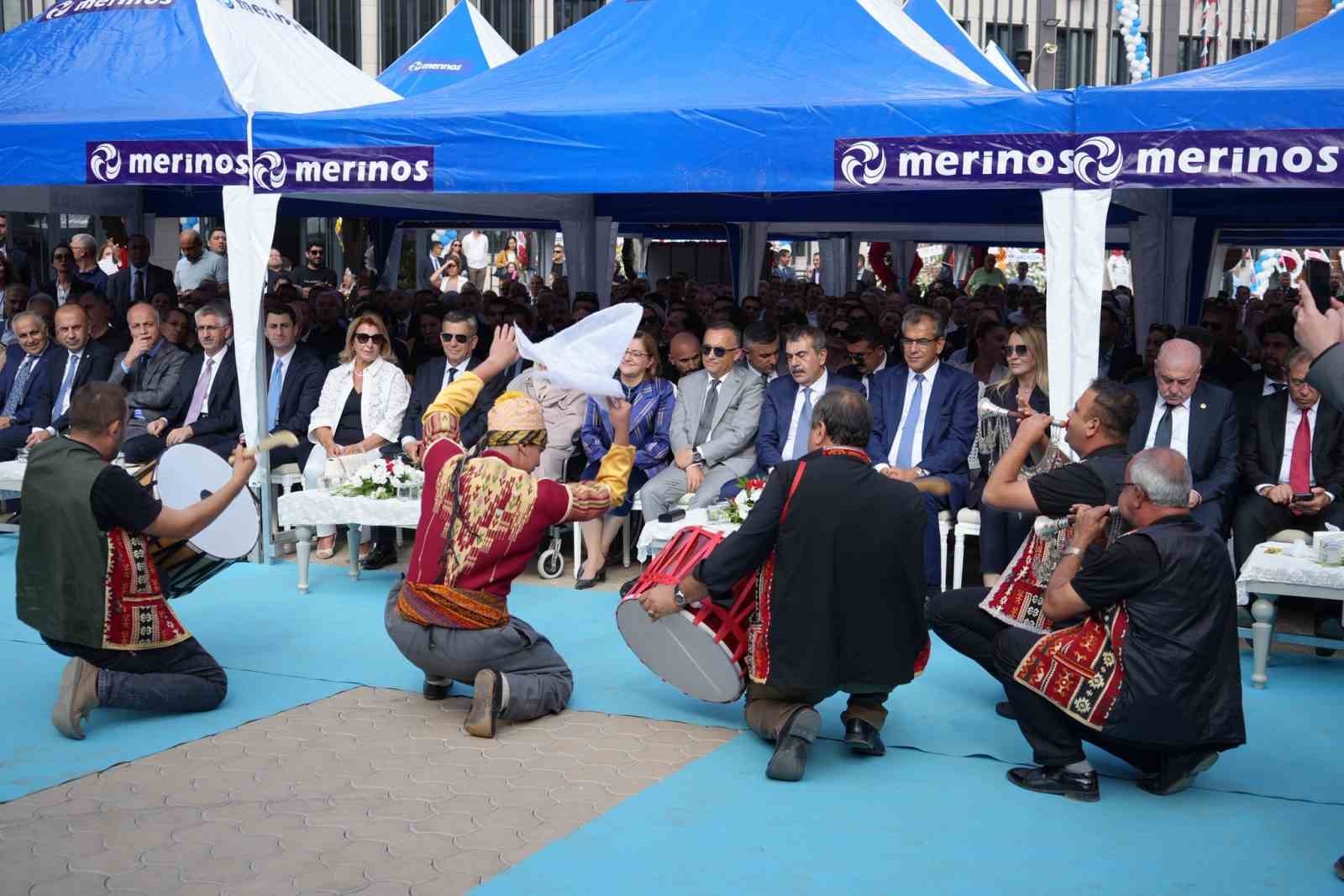 Milli Eğitim Bakanı Tekin, Gaziantep&rsquo;te 3 okulun a&ccedil;ılışını yaptı
