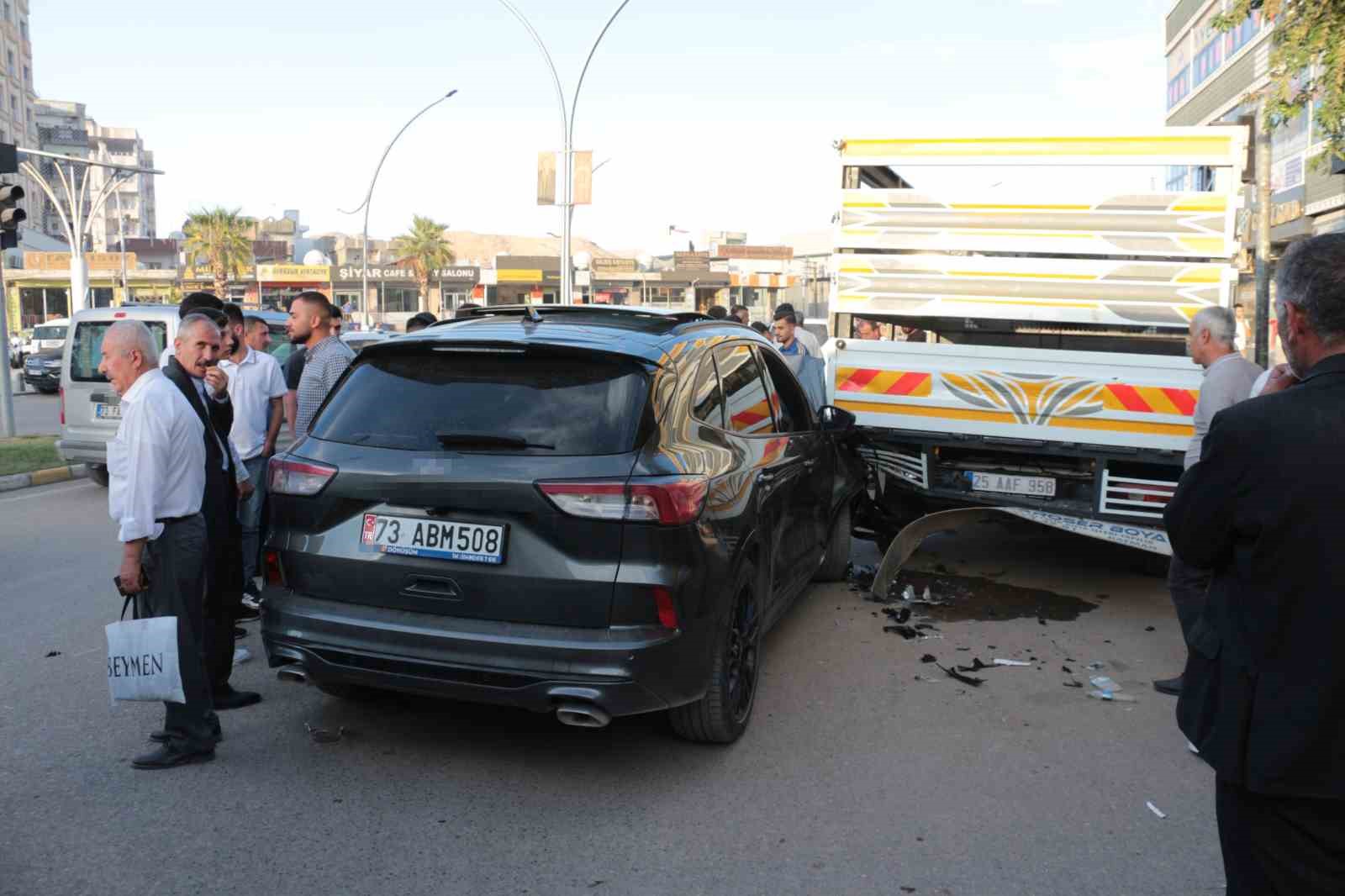 Cizre’de maddi hasarlı zincirleme kaza
