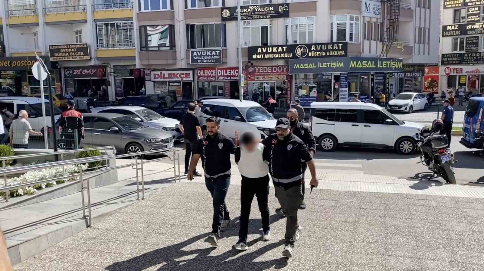 Çorum’da petshop dükkanındaki cinayetle ilgili 3 zanlı tutuklandı