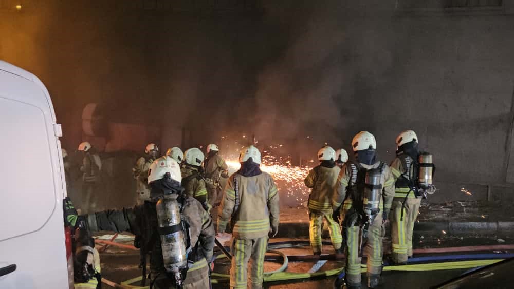 Kağıthane’de 5 katlı bina alevlere teslim oldu