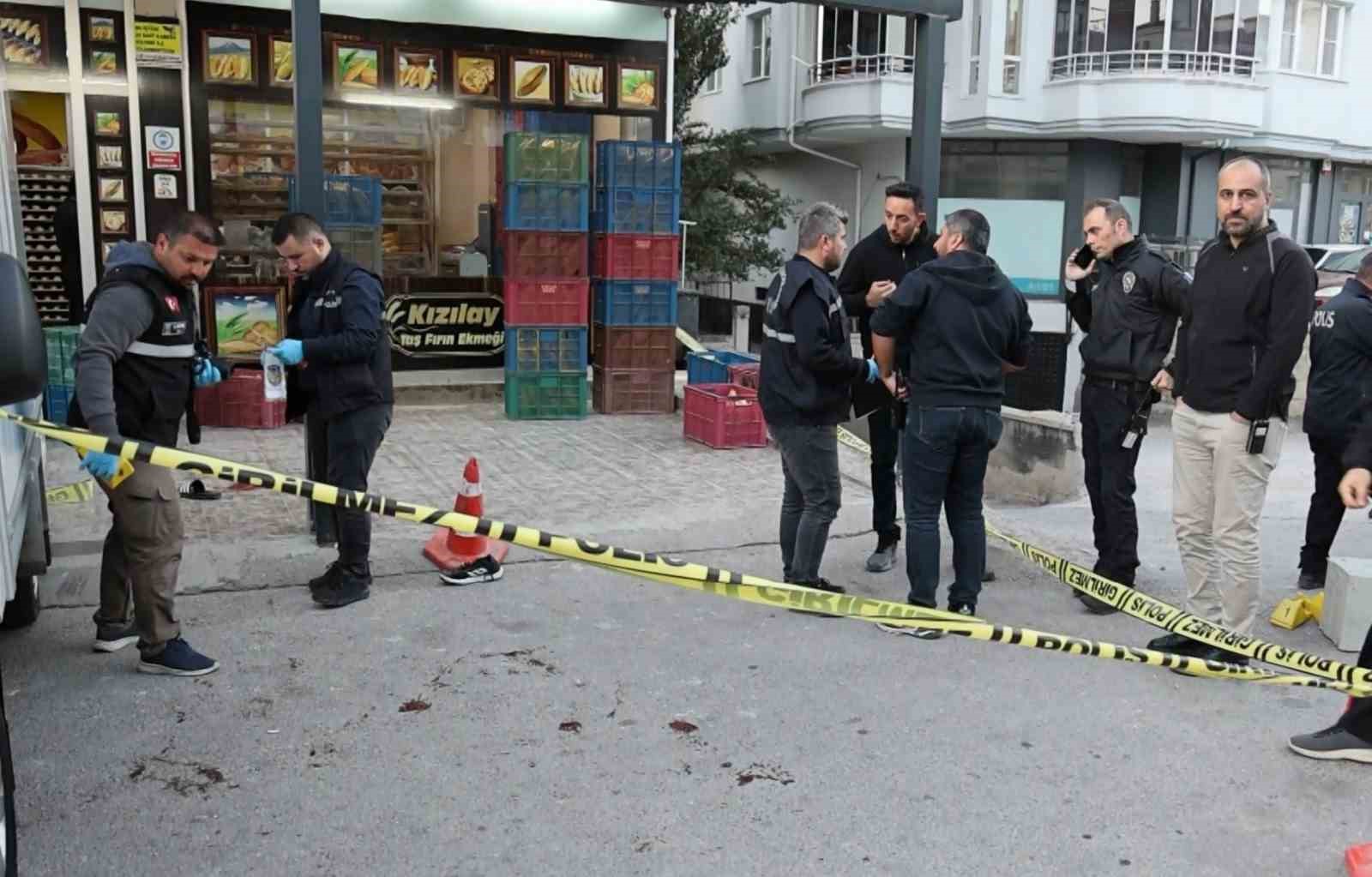 Aksaray&rsquo;da silahlı ekmek kavgası kanlı bitti: 1 yaralı

