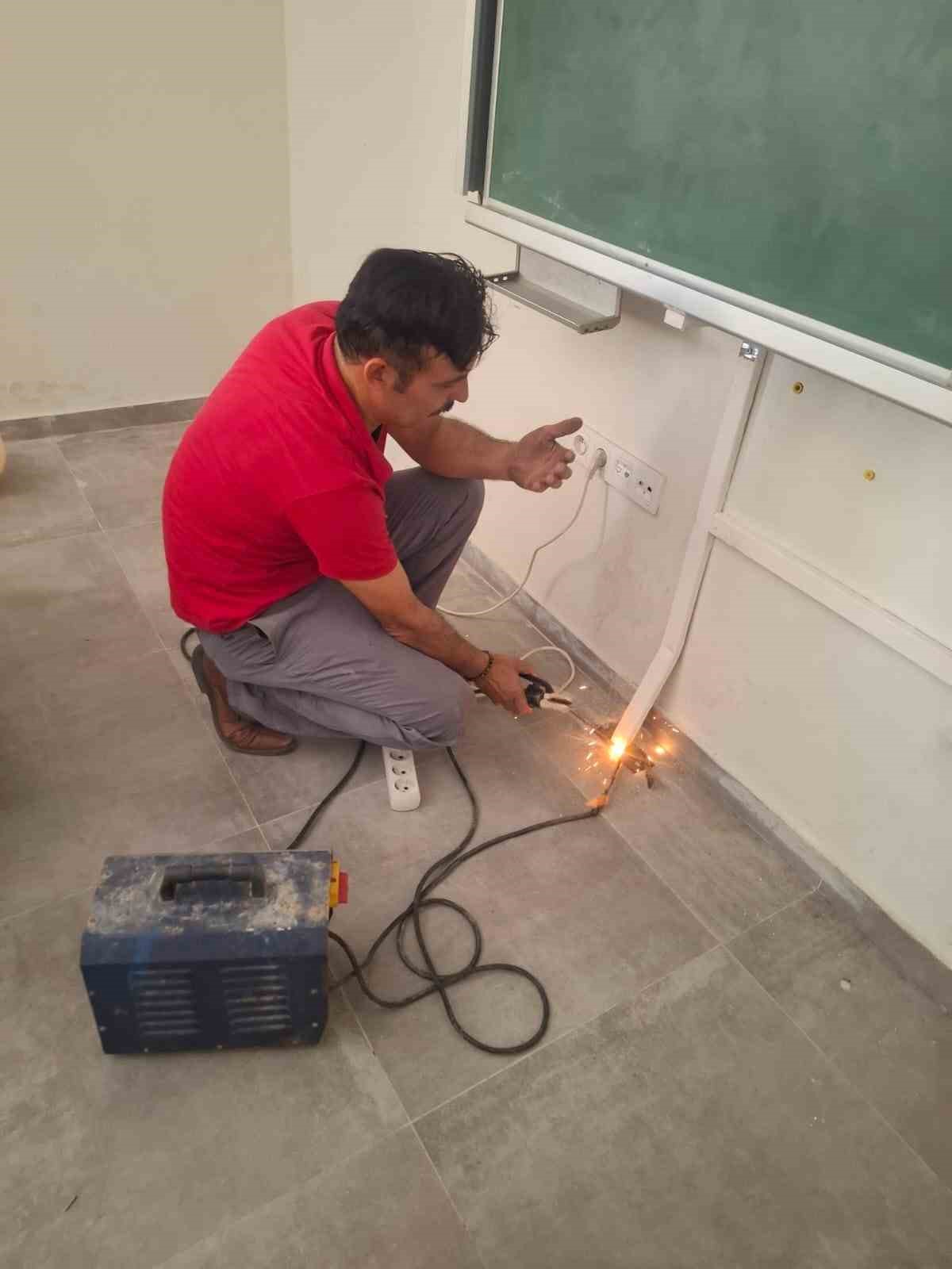 Köy okulunda akıllı tahta sevinci